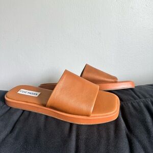 STEVE MADDEN COGNAC LEA SANDALS